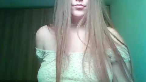 evasapples2026 online show from May 5, 11:02 pm
