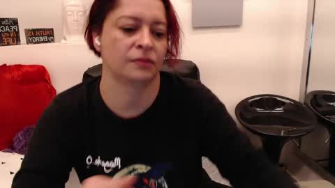 Eva Twiss online show from May 17, 6:37 pm