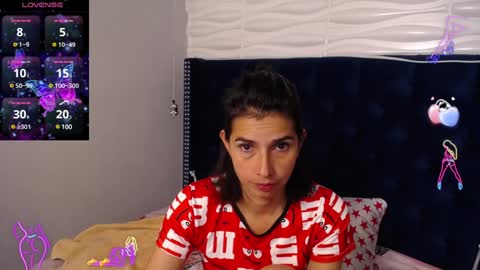 Snapshot of evawilliams_ chatting on December 2, 12:40 pm Eva online show from December 2, 12:40 pm