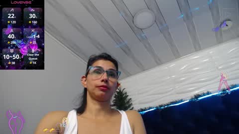 Snapshot of evawilliams_ chatting on December 6, 10:52 pm Eva online show from December 6, 10:52 pm