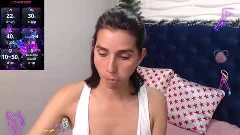 Snapshot of evawilliams_ chatting on December 14, 2:45 am Eva online show from December 14, 2:45 am