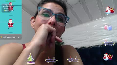 Snapshot of evawilliams_ chatting on December 19, 1:07 am Eva online show from December 19, 1:07 am