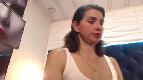 Snapshot of evawilliams_ chatting on January 30, 10:41 pm Eva online show from January 30, 10:41 pm