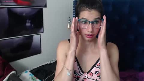 Snapshot of evawilliams_ chatting on February 23, 4:39 am Eva online show from February 23, 4:39 am