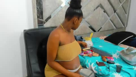 Eva And Emmanuel online show from May 18, 1:50 pm