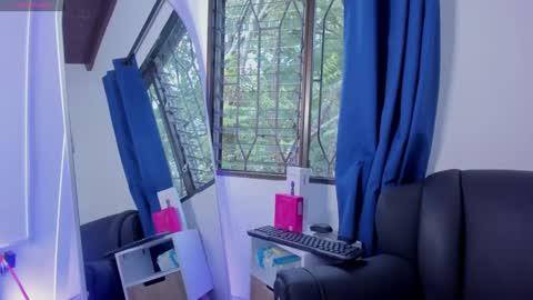 Snapshot of eve__queen chatting on September 20, 8:54 pm Eva Queen online show from September 20, 8:54 pm