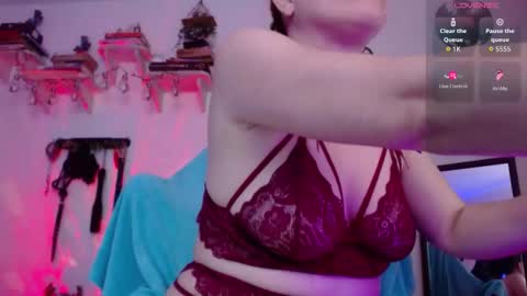 Eve Blue  friends. IG eve blue77 TW EveBlue 1 OF eveblue7 online show from November 24, 3:28 am