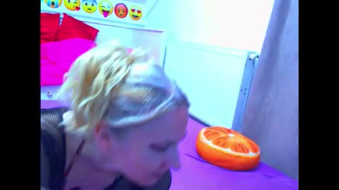 Snapshot of eveandmax chatting on November 20, 9:58 pm EVEANDMAX online show from November 20, 9:58 pm