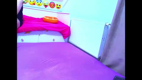 Snapshot of eveandmax chatting on December 1, 8:03 pm EVEANDMAX online show from December 1, 8:03 pm