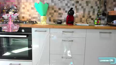 eveeevian online show from October 11, 9:19 am