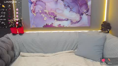 EveLibston online show from April 8, 6:46 am