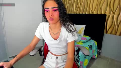 Snapshot of evelin_shy chatting on November 15, 4:32 am Evelin online show from November 15, 4:32 am
