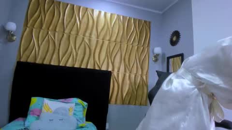 Snapshot of evelin_shy chatting on November 28, 3:25 pm Evelin online show from November 28, 3:25 pm