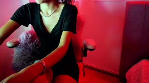 Snapshot of evelin_shy chatting on November 30, 3:49 pm Evelin online show from November 30, 3:49 pm