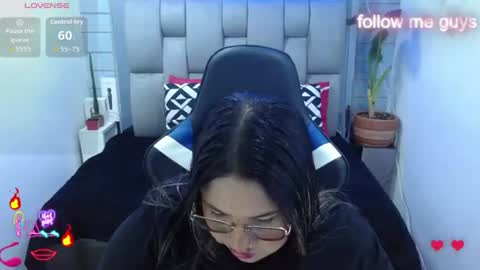 Snapshot of evelin_zaens chatting on June 11, 3:37 am evelin zaens online show from June 11, 3:37 am