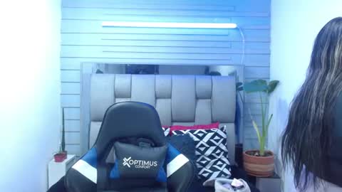 Snapshot of evelin_zaens chatting on June 17, 4:37 am evelin zaens online show from June 17, 4:37 am