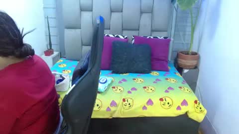Snapshot of evelin_zaens chatting on July 21, 3:31 am evelin zaens online show from July 21, 3:31 am