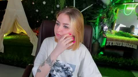 Snapshot of evelinakitty chatting on May 26, 9:49 am Evelina online show from May 26, 9:49 am