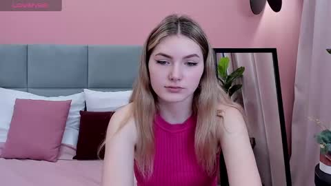 Snapshot of evelineamore chatting on March 9, 8:51 am Eveline online show from March 9, 8:51 am