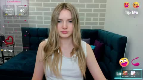 Snapshot of evelineamore chatting on March 11, 8:42 am Eveline online show from March 11, 8:42 am