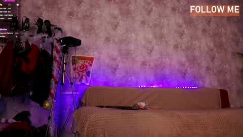evelively online show from December 6, 9:57 pm
