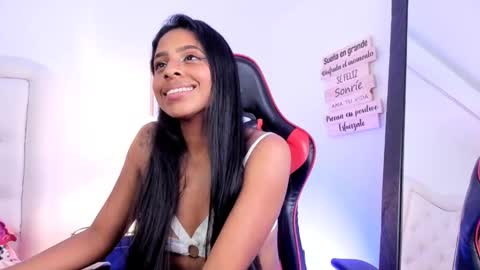 evelyn ebony online show from December 7, 7:05 am