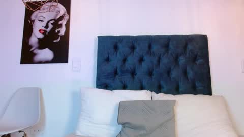 Snapshot of evelyn_desire chatting on December 20, 11:39 am evelyn_desire online show from December 20, 11:39 am