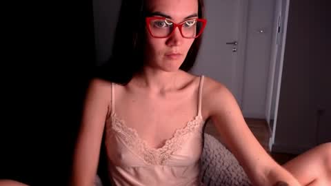 Evelyn online show from May 11, 9:59 am