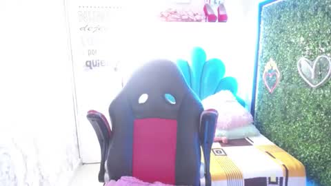 Juliana online show from March 7, 10:32 pm