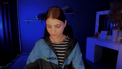evelyn_muse online show from September 15, 7:25 pm
