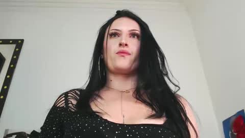 Snapshot of evelyn_sheeran chatting on January 25, 6:34 am Julieta online show from January 25, 6:34 am