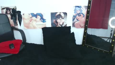 Snapshot of evelyn_sheeran chatting on October 14, 3:40 am Julieta online show from October 14, 3:40 am