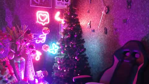 EvelynaGrey online show from December 19, 4:34 am