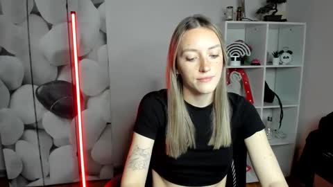 evelynblond online show from January 8, 1:57 pm