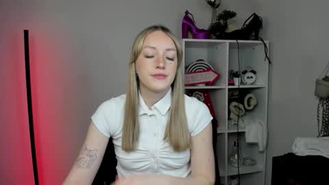 evelynblond online show from March 27, 10:15 am