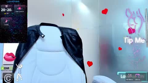 evelyne_rose online show from May 4, 5:14 am
