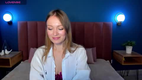 Snapshot of evelynpoole chatting on September 10, 1:38 am Evelyn online show from September 10, 1:38 am