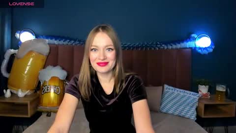 Snapshot of evelynpoole chatting on September 30, 1:32 am Evelyn online show from September 30, 1:32 am