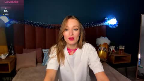 Snapshot of evelynpoole chatting on October 5, 1:37 am Evelyn online show from October 5, 1:37 am