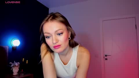 Snapshot of evelynpoole chatting on October 12, 1:37 am Evelyn online show from October 12, 1:37 am