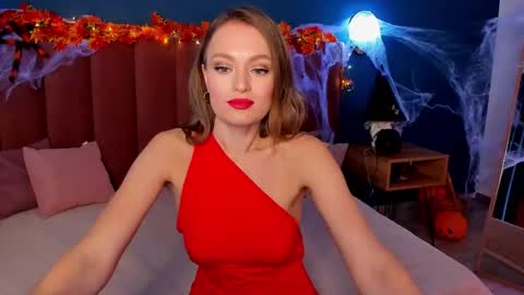 Snapshot of evelynpoole chatting on October 25, 1:35 am Evelyn online show from October 25, 1:35 am