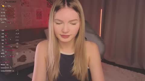Snapshot of evelynsin_ chatting on October 18, 11:44 am Evelyn online show from October 18, 11:44 am