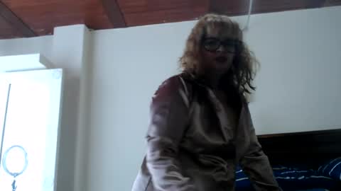 Evelyn Smith online show from July 26, 3:52 pm
