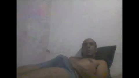 Snapshot of everaldosantos chatting on December 26, 12:03 am everaldosantos online show from December 26, 12:03 am