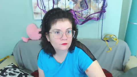 Snapshot of everly_rays chatting on December 6, 4:58 am Everly online show from December 6, 4:58 am
