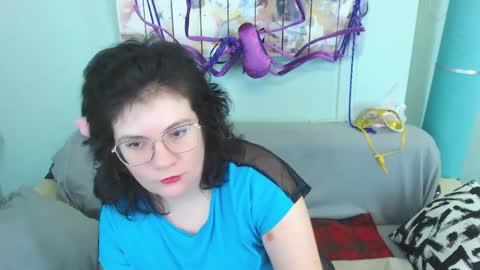 Snapshot of everly_rays chatting on December 6, 9:21 am Everly online show from December 6, 9:21 am