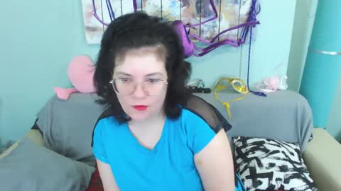 Snapshot of everly_rays chatting on December 7, 5:04 am Everly online show from December 7, 5:04 am