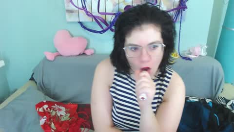 Snapshot of everly_rays chatting on December 10, 4:24 am Everly online show from December 10, 4:24 am
