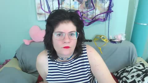 Snapshot of everly_rays chatting on December 11, 6:58 am Everly online show from December 11, 6:58 am