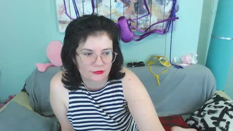 Snapshot of everly_rays chatting on December 13, 11:45 am Everly online show from December 13, 11:45 am